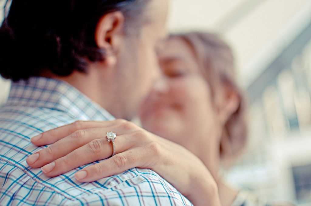 結婚指輪が小さくてきつい…こんな時、どうしたらいいの？