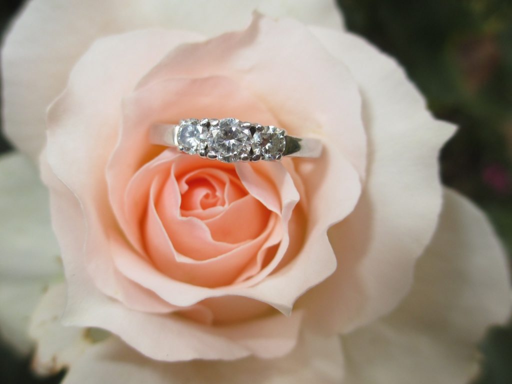 結婚指輪を値引き交渉で安く購入！ラザールダイヤモンドは割引情報は？